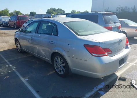 2005 Toyota Avalon Limited z USA, uszkodzony, nr VIN 4T1BK36B35U001555